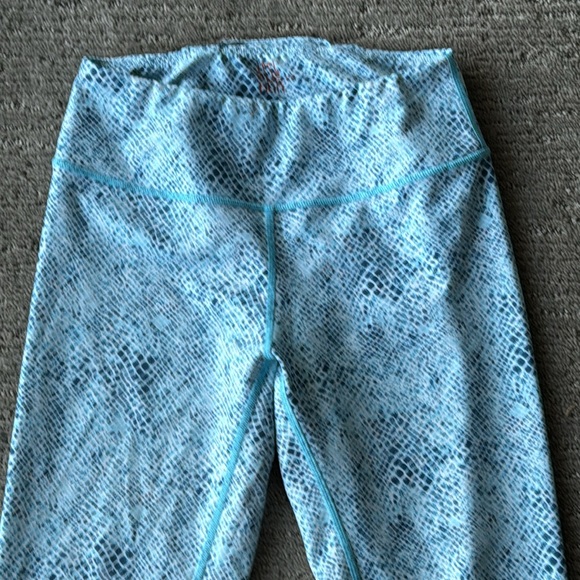 J. McLaughlin Blue Snakeskin Leggings - Picture 2 of 7